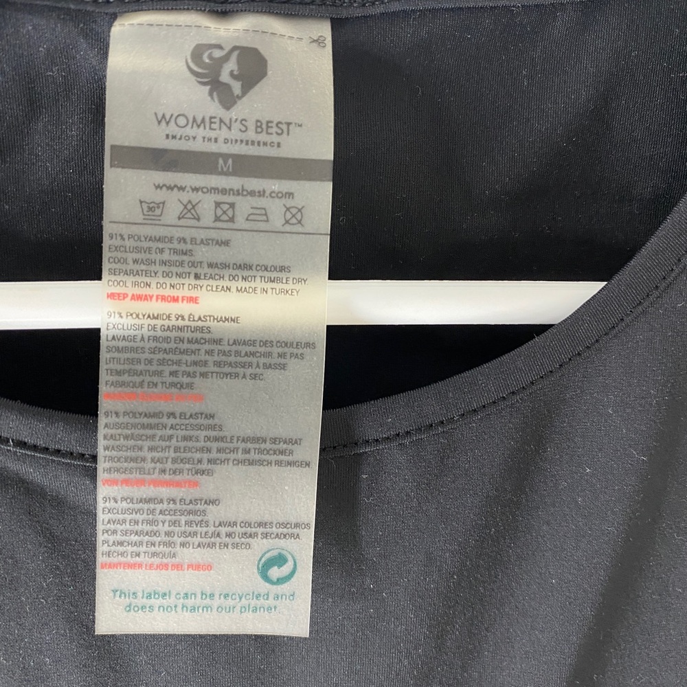 Workout top - Picture 2 of 3